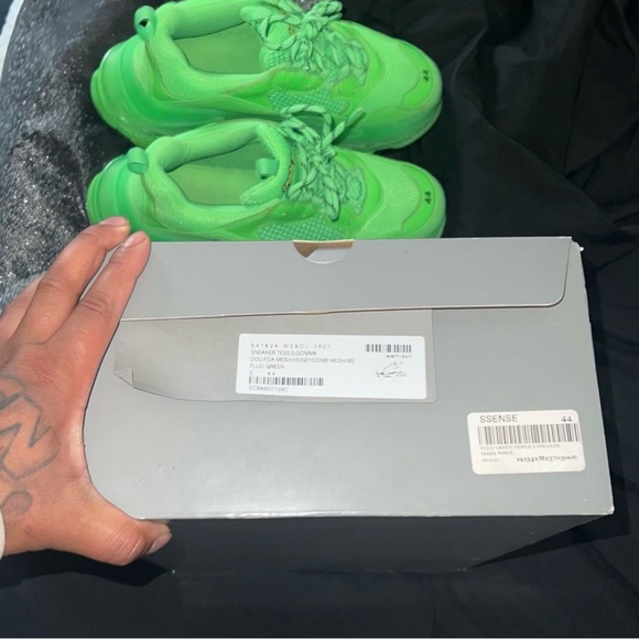 Triple S - Picture 2 of 4